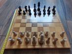 Houten schaakbord met houten schaakstukken, Hobby en Vrije tijd, Gezelschapsspellen | Bordspellen, Ophalen of Verzenden, Gebruikt
