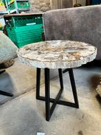 klein salontafeltje van versteend hout uit Madagaskar, Ophalen of Verzenden, Fossiel