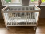 Ledikantje wit massief hout incl. matras, Kinderen en Baby's, Babywiegjes en Ledikanten, Ophalen, Zo goed als nieuw, Ledikant
