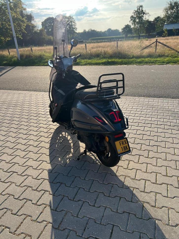 Vespa Sprint 2024 Full Options Champagne!, Fietsen en Brommers, Scooters | Vespa, Zo goed als nieuw, Benzine, Ophalen of Verzenden