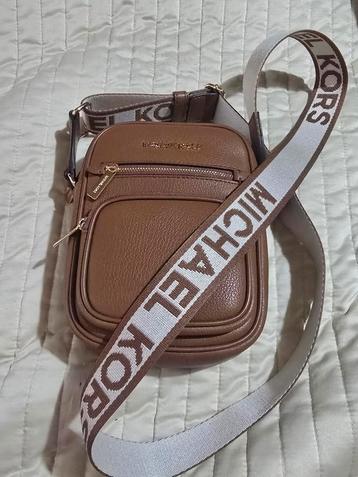 Mooie Michael kors tas/ Michael kors strap/ leer/cognac.  beschikbaar voor biedingen