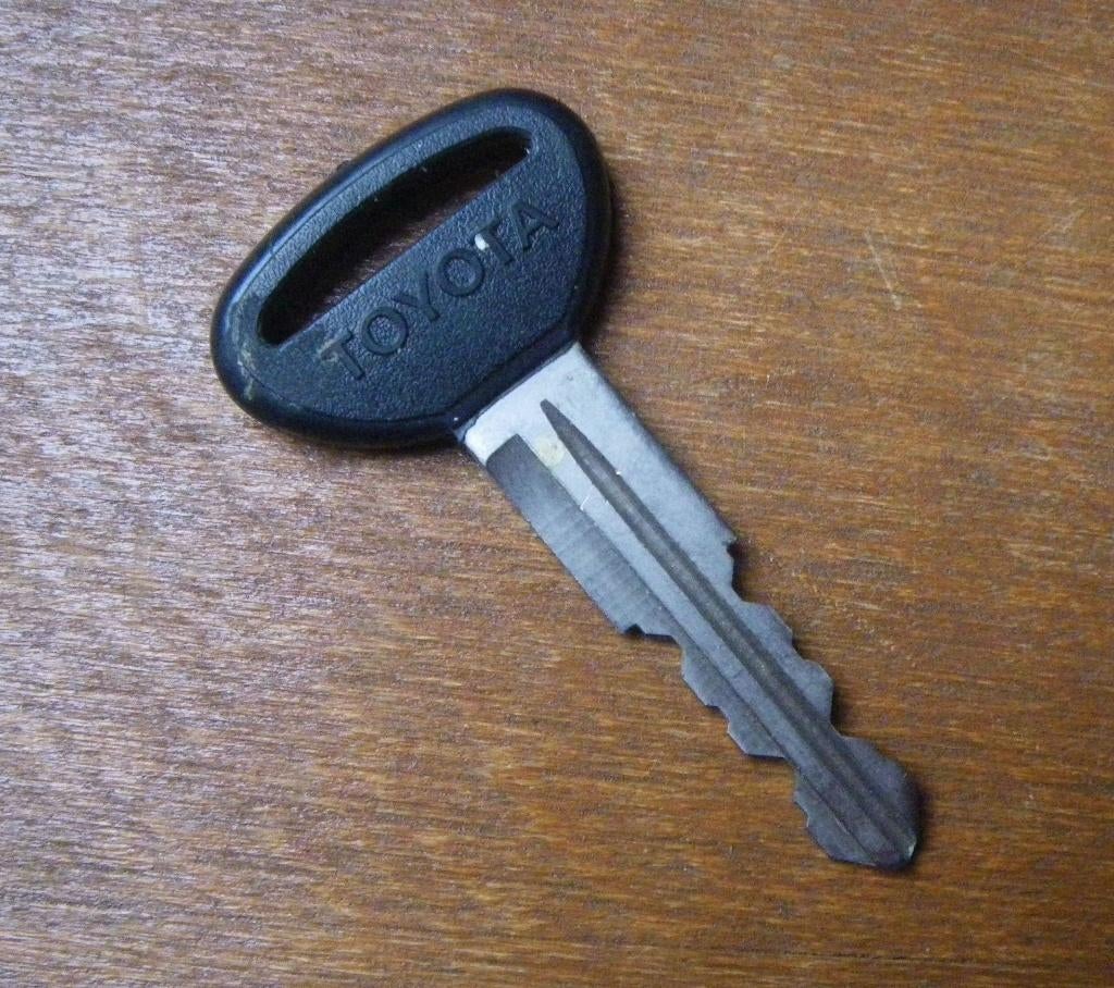 Gevonden in de garage    CONTACT SLEUTEL TOYOTA, Auto-onderdelen, Klein materiaal, Toyota, Gebruikt, Ophalen of Verzenden