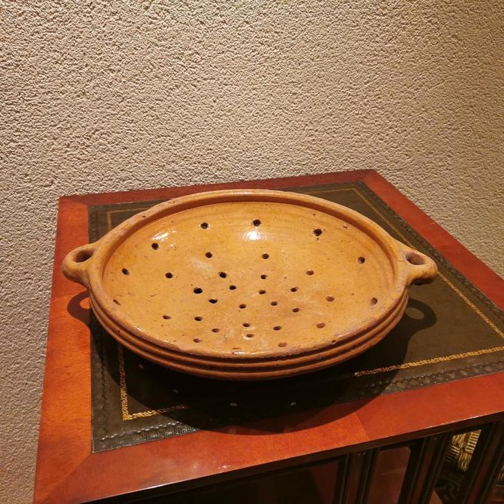 Antieke 17e/18e eeuwse lekbak /Vergiet Aardewerk Bodemvondst, Antiek en Kunst, Antiek | Keramiek en Aardewerk, Ophalen of Verzenden