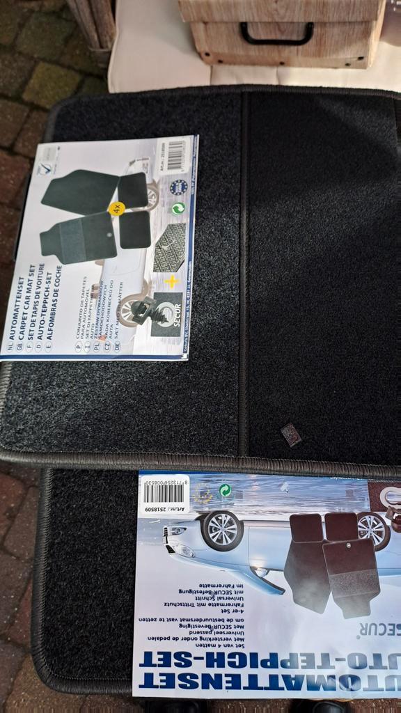 2 Sets Universele Automattten - Nieuwstaat, Auto diversen, Automatten, Zo goed als nieuw, Ophalen of Verzenden