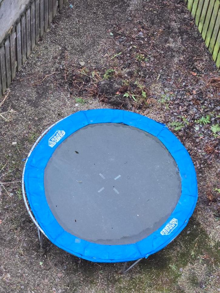 Gratis Grote trampoline in goede staat - Gratis ophalen!, Kinderen en Baby's, Speelgoed | Buiten | Trampolines, Gebruikt, Ophalen of Verzenden