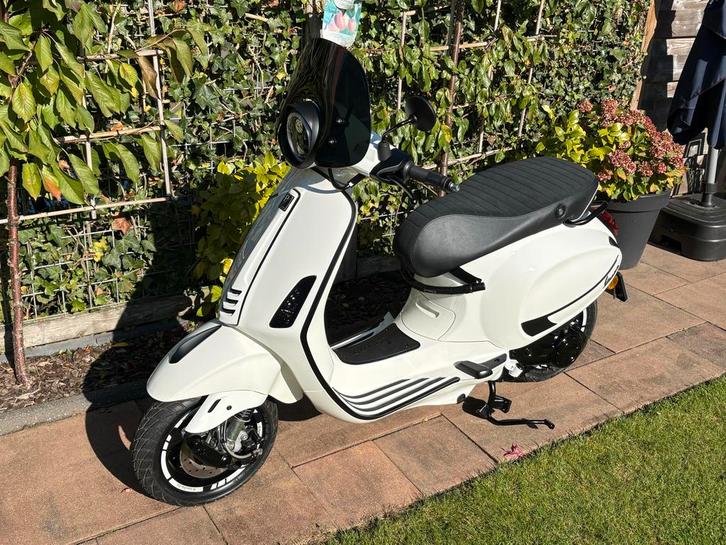 Vespa Primavera / sprint 4t 4V Nieuwstaat Lage KM! 2475, Fietsen en Brommers, Scooters | Vespa, Zo goed als nieuw, Overige modellen