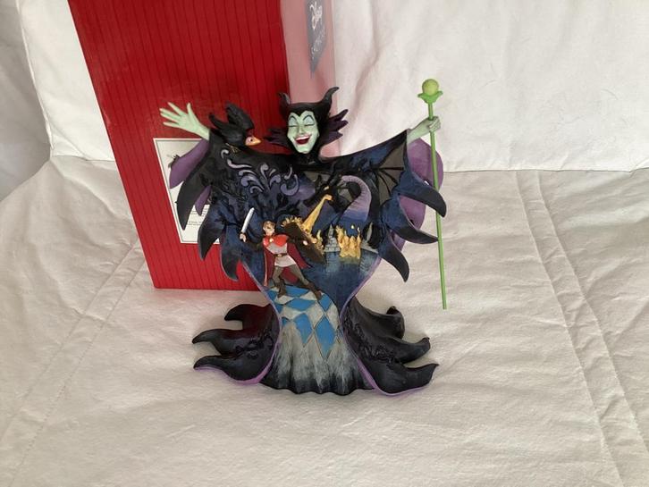 Disney traditions malificent/doornroosje met doos, Verzamelen, Disney, Zo goed als nieuw, Ophalen