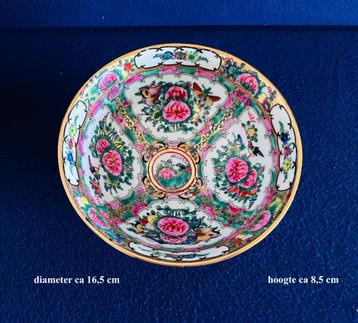 fraaie Famille Rose Kom Chinees ø 16,5 cm en 8,5 cm hoog  beschikbaar voor biedingen