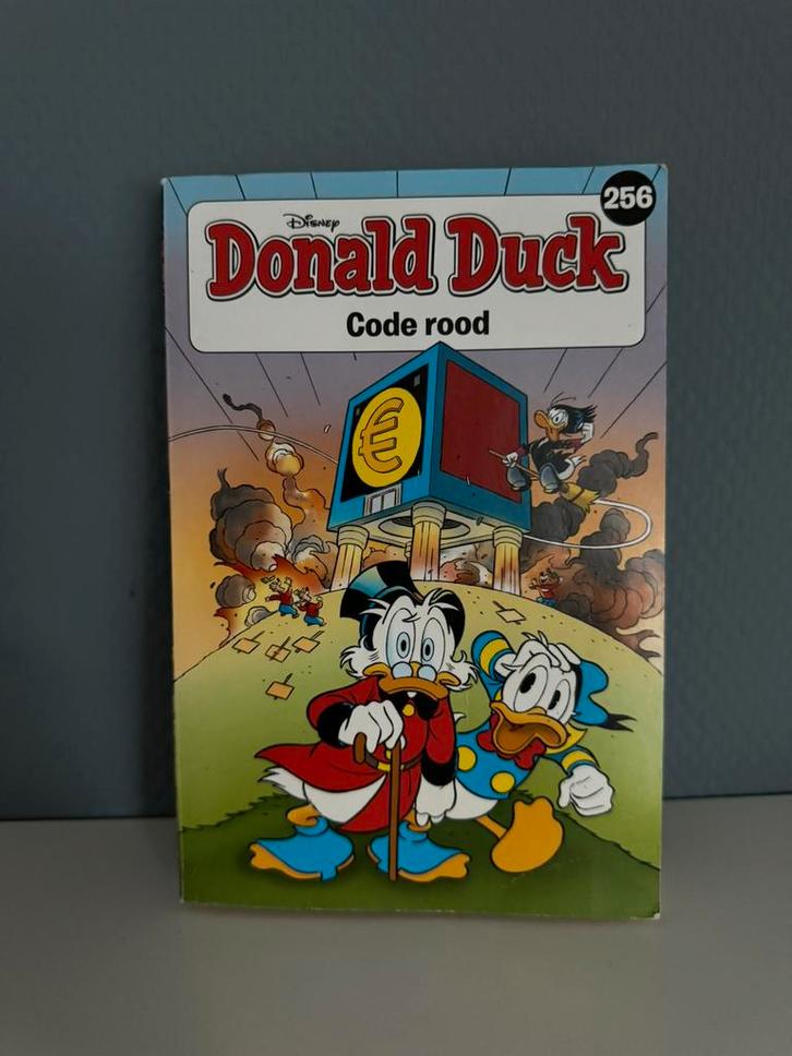 Donald Duck - Code Rood - Stripboek 256, Boeken, Stripboeken, Zo goed als nieuw, Meerdere stripboeken, Ophalen of Verzenden