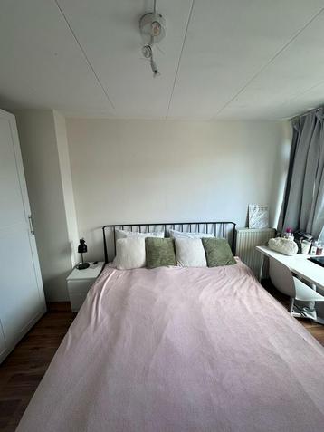 Bed 180x200 met twee matrassen 90x200x20