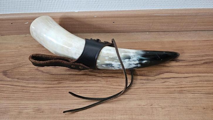 Drinkhoorn met leren houder, Hobby en Vrije tijd, Kostuums, Theaterbenodigdheden en LARP, Zo goed als nieuw, Ophalen of Verzenden
