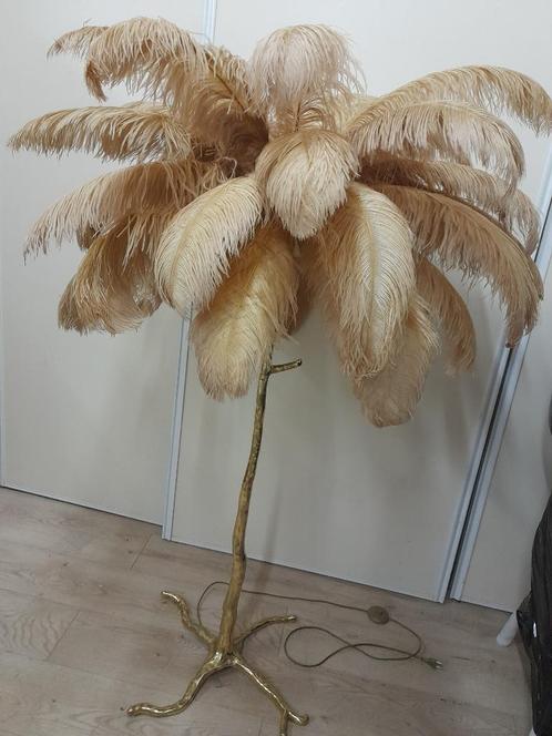 vloerlamp Burlesque veren lamp khaki *Richmond Interiors*, Huis en Inrichting, Lampen | Vloerlampen, Nieuw, 150 tot 200 cm, Metaal