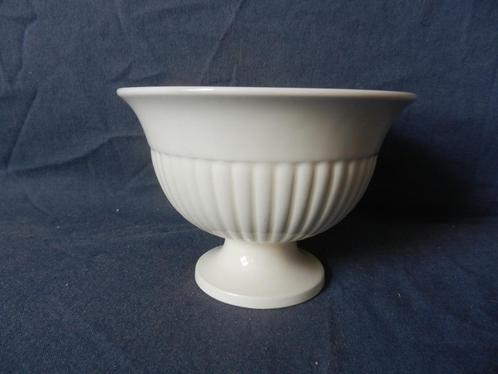 Wedgwood Edme kom op voet, hxd 8,1 x 11,5 cm. Nieuwstaat, Huis en Inrichting, Keuken | Servies, Nieuw, Kom(men), Wedgwood, Keramiek