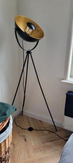 Industriële Vloerlamp / Industrial Floor Lamp – Black, Huis en Inrichting, Lampen | Vloerlampen, Ophalen, Gebruikt