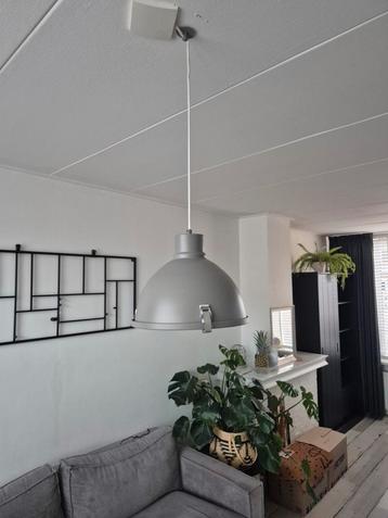 Grijze Industriële Hanglamp beschikbaar voor biedingen