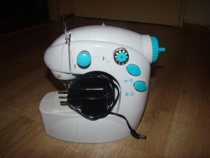 Kinder Naaimachine Verzenden met UPS €4,20., Hobby en Vrije tijd, Naaimachines en Toebehoren, Gebruikt, Naaimachine, Overige merken