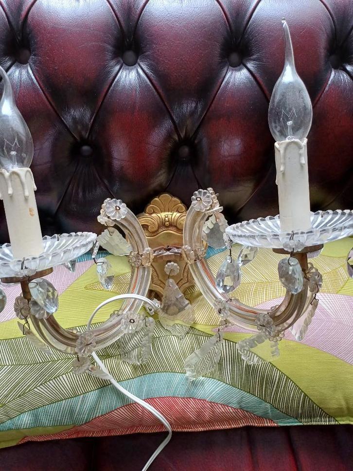 Blei kristallen wandlamp met mooie bronzen achterplaat., Antiek en Kunst, Antiek | Lampen, Ophalen