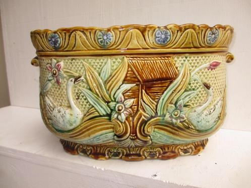 antieke Zwanen jardiniere Majolica  Vintage bloempot, Antiek en Kunst, Antiek | Porselein, Ophalen of Verzenden