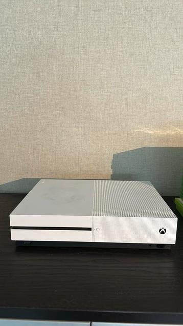 Xbox one S met 13 games  beschikbaar voor biedingen
