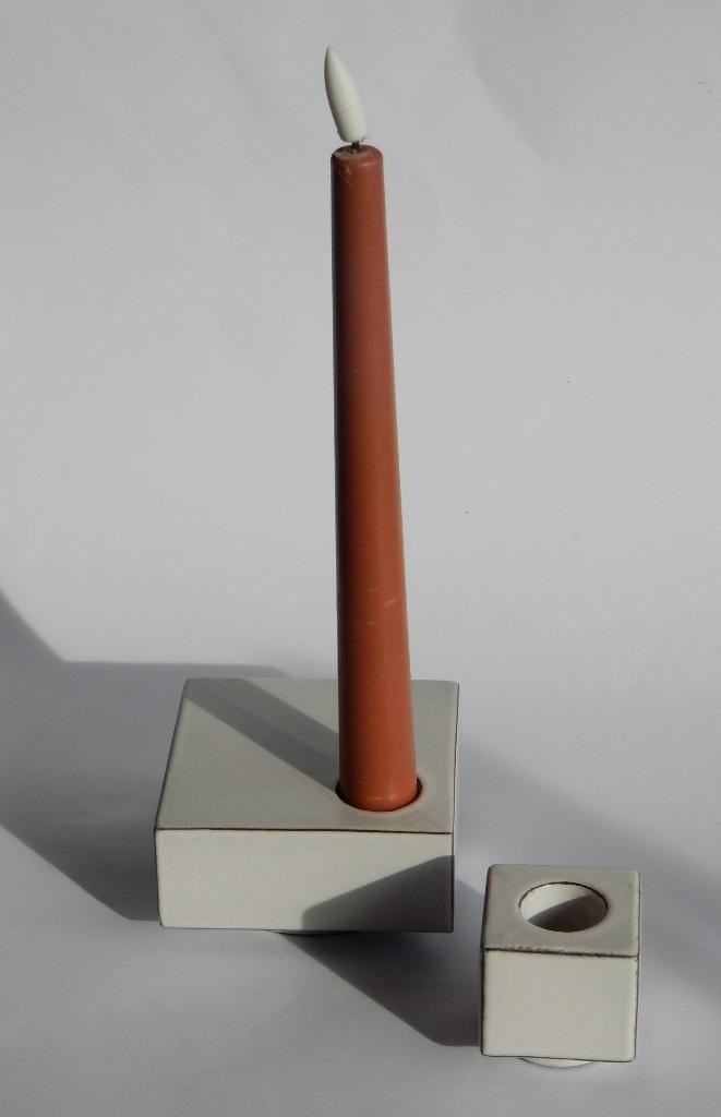 Cor Unum Zweitse Landsheer 2 kandelaars vintage wit  jr 70, Antiek en Kunst, Antiek | Keramiek en Aardewerk, Ophalen of Verzenden