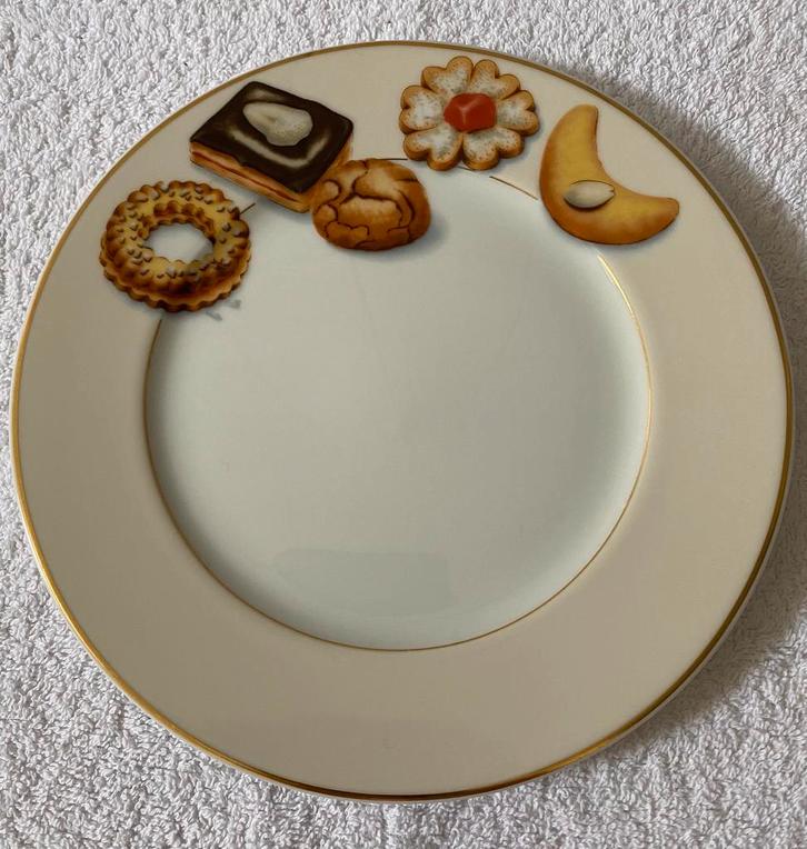 Serveerbordje met versiering van koekjes. Doorsnede 21 cm., Huis en Inrichting, Keuken | Servies, Zo goed als nieuw, Bord(en)