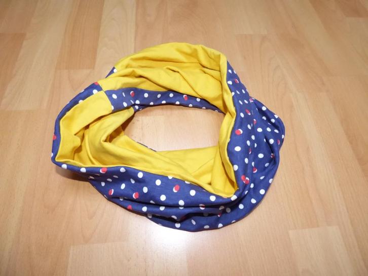 Donkerblauw/geel sjaaltje met stipjes van Chaos&Order NIEUW!, Kinderen en Baby's, Kindermode-accessoires, Nieuw, Ophalen of Verzenden