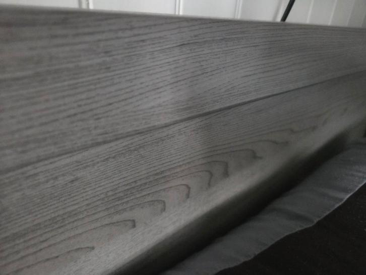 Eenpersoonsbed 90x200 Grijs Houtnerf incl. Lattenbodem, Huis en Inrichting, Slaapkamer | Bedden, Gebruikt, Eenpersoons, 90 cm