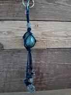 Mineralen tashanger/autohanger labradoriet en lavasteen, Verzamelen, Mineralen en Fossielen, Ophalen of Verzenden, Mineraal