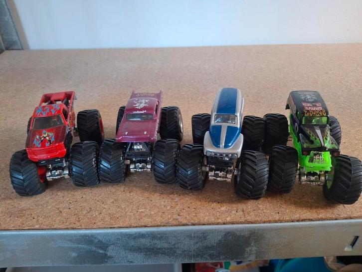 Hot Wheels monster trucks 4stuks 1e editie goede staat, Hobby en Vrije tijd, Modelbouw | Auto's en Voertuigen, Zo goed als nieuw