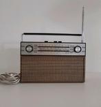 Vintage radio,doet het nog ,mist 2 kleine bruine afdekdopjes, Ophalen of Verzenden, Buis of Buizen