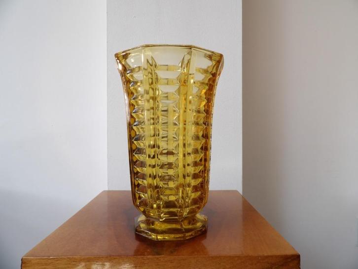 Art Deco Franse relief Vaas, amber, Antiek en Kunst, Antiek | Vazen, Ophalen of Verzenden