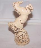 Prachtig stenen beeldje steigerend paard. H. 13cm. Igs., Ophalen of Verzenden, Zo goed als nieuw, Dier