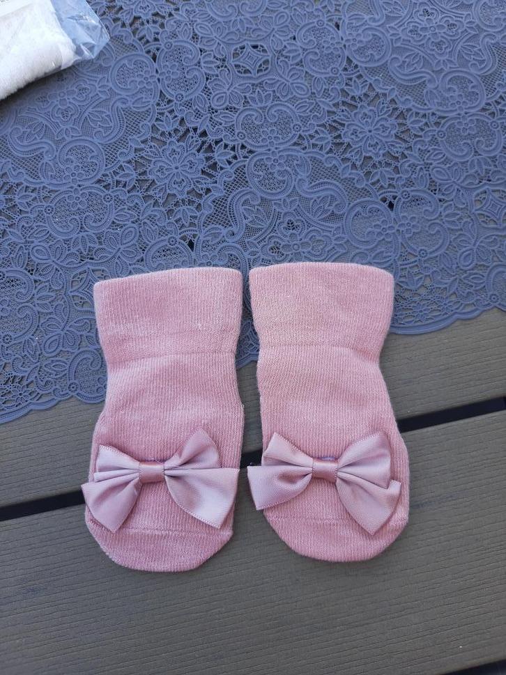 Gloednieuwe sokjes met strik oudroze Mt 0-6 mnd, Kinderen en Baby's, Babykleding | Schoentjes en Sokjes, Nieuw, Meisje, Sokjes