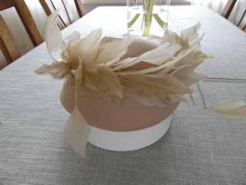 Nieuwe hoed/dop beige/camelkleur beschikbaar voor biedingen