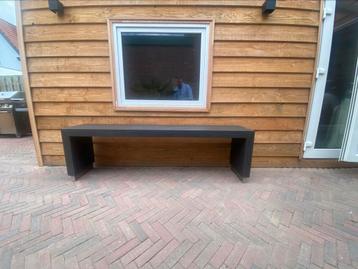 1 Design Side Table/Consoletafel warm notenhout me rvs poten beschikbaar voor biedingen