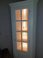 Witte hoekkast, hout, met glazen deur en verlichting!, Antiek en Kunst, Antiek | Meubels | Kasten, Ophalen