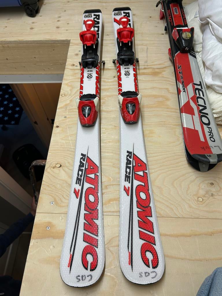 Kinder Ski's Atomic Race 7, Gebruikt, 100 tot 140 cm, Ophalen of Verzenden, Carve