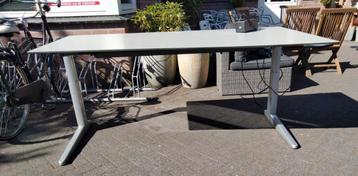 Ahrend Balance bureau elektrisch in hoogte verstelbaar 