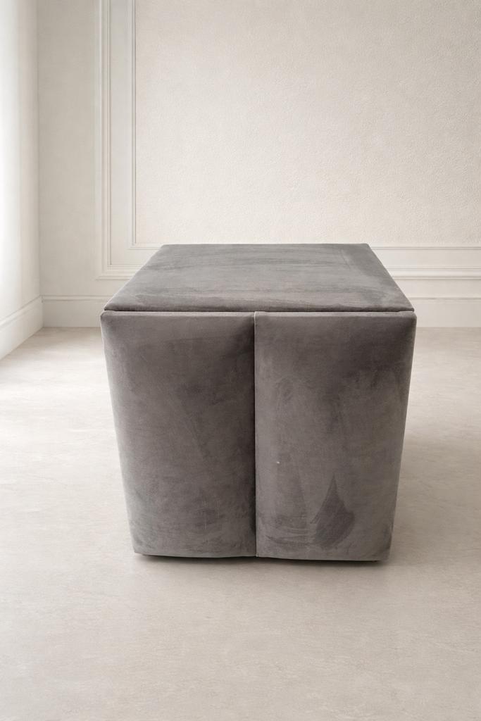 Luxe Velvet Nachtkastje Eric Kuster Stijl Grijs, Huis en Inrichting, Banken | Voetenbanken en Poefen, Zo goed als nieuw, 50 tot 75 cm