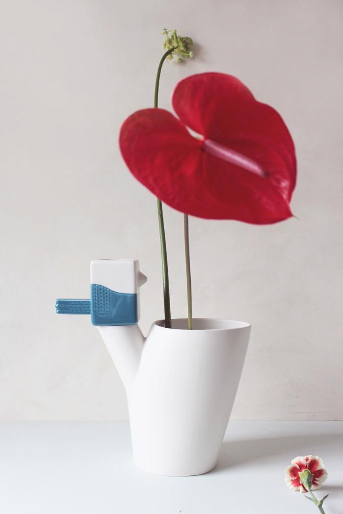 Vaas, Huis en Inrichting, Woonaccessoires | Vazen, Nieuw, Wit, Minder dan 50 cm, Aardewerk of Porselein, Ophalen of Verzenden