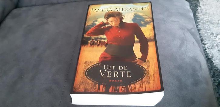 T. Alexander - Uit de verte, Boeken, Literatuur, Zo goed als nieuw, Ophalen of Verzenden