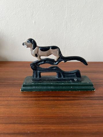Teckel hond notenkraker gietijzer vintage retro uniek item beschikbaar voor biedingen