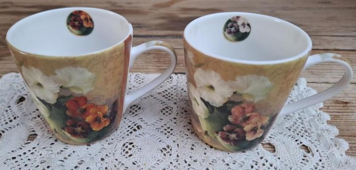 2 Pimpelnel mokken met bloemen 2007, Huis en Inrichting, Keuken | Servies, Gebruikt, Overige typen, Overige stijlen, Porselein