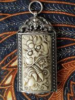 Mooie vintage Chinese hanger met Boeddha en draak 9 cm., Antiek en Kunst, Kunst | Niet-Westerse kunst, Ophalen of Verzenden