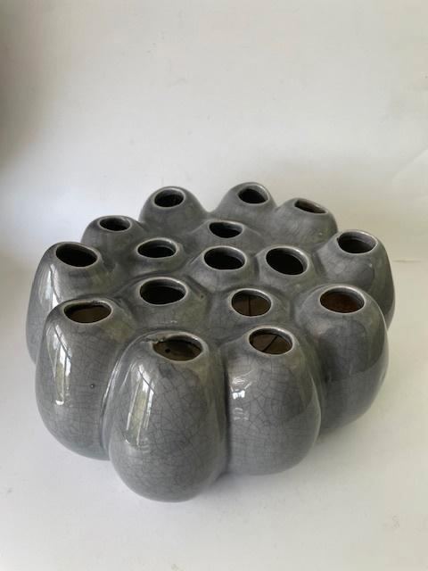 Pompom vaas / koraalvaas / tulpenvaas. Grijs geglazuurd., Huis en Inrichting, Woonaccessoires | Vazen, Zo goed als nieuw, Overige kleuren