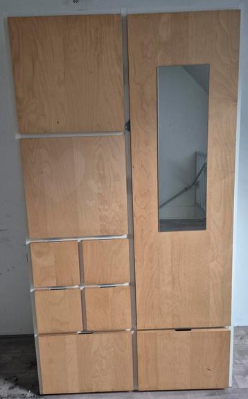 Houten kledingkast met spiegel en lades beschikbaar voor biedingen