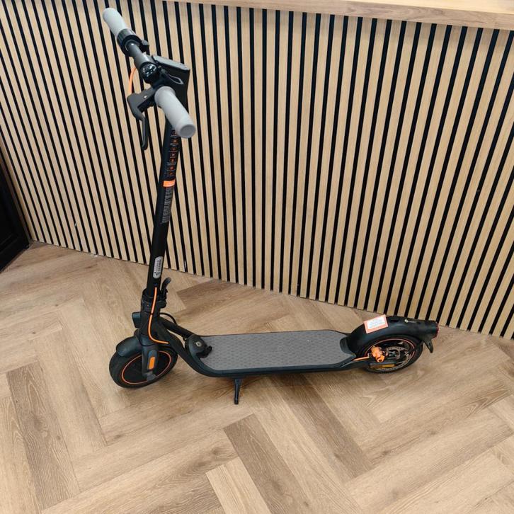 Segway Ninebot Kickscooter F40E - Netjes!, Fietsen en Brommers, Steps, Zo goed als nieuw