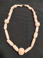 Antieke ketting met crème zee koraal kralen, Verzenden, Overige materialen, Ketting, Met edelsteen
