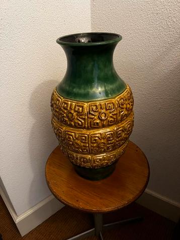 Keramiek vintage Vaas. beschikbaar voor biedingen