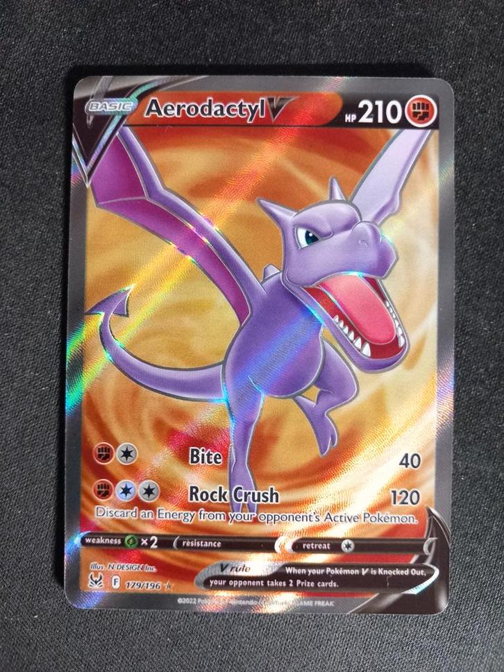 Pokemon Aerodactyl V 179/196 Lost Origin Full Art NM, Hobby en Vrije tijd, Verzamelkaartspellen | Pokémon, Zo goed als nieuw, Losse kaart